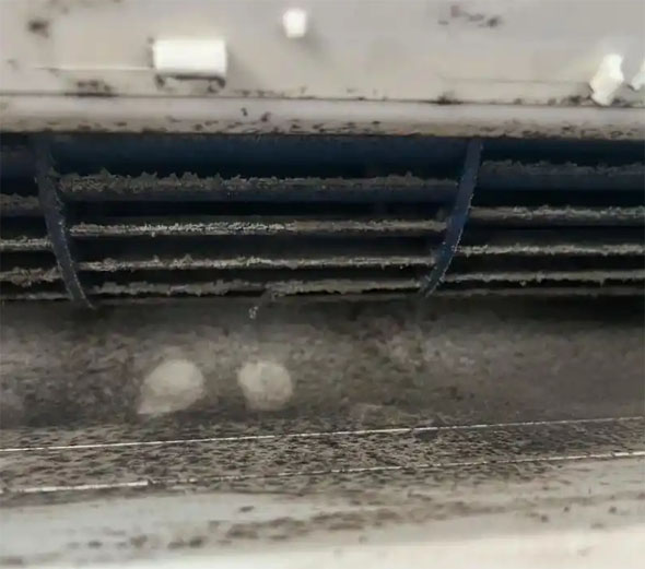 平安空调吹的风有股烧焦味是怎么回事